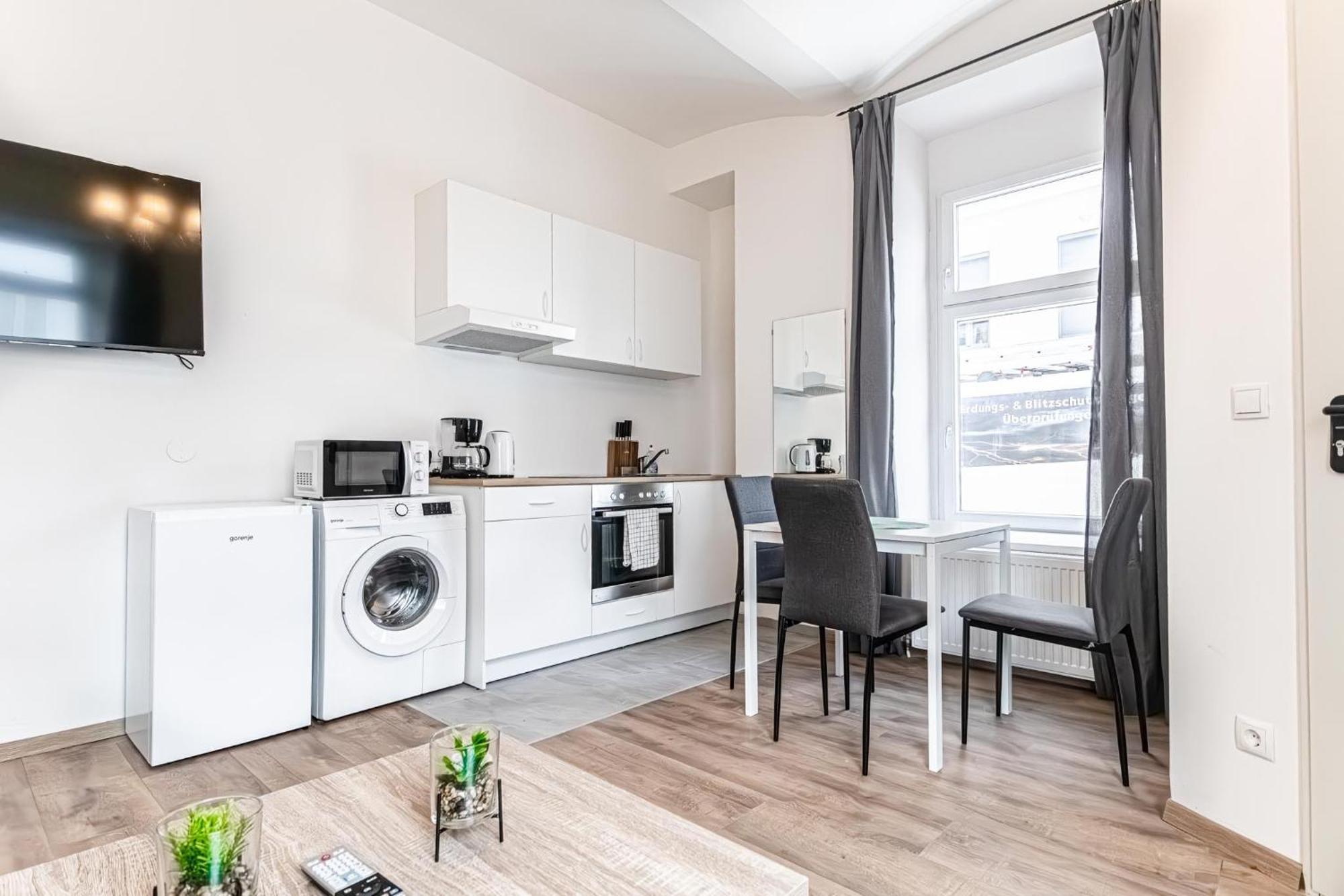Westbahnhof Kingbed 1br With Ensuite Washer * Viena