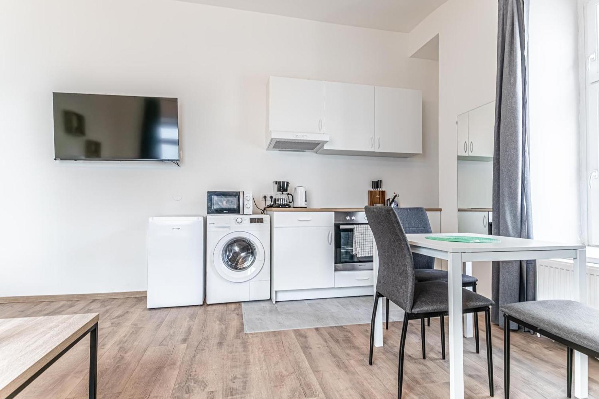Westbahnhof Kingbed 1br With Ensuite Washer Appartamento Vienna